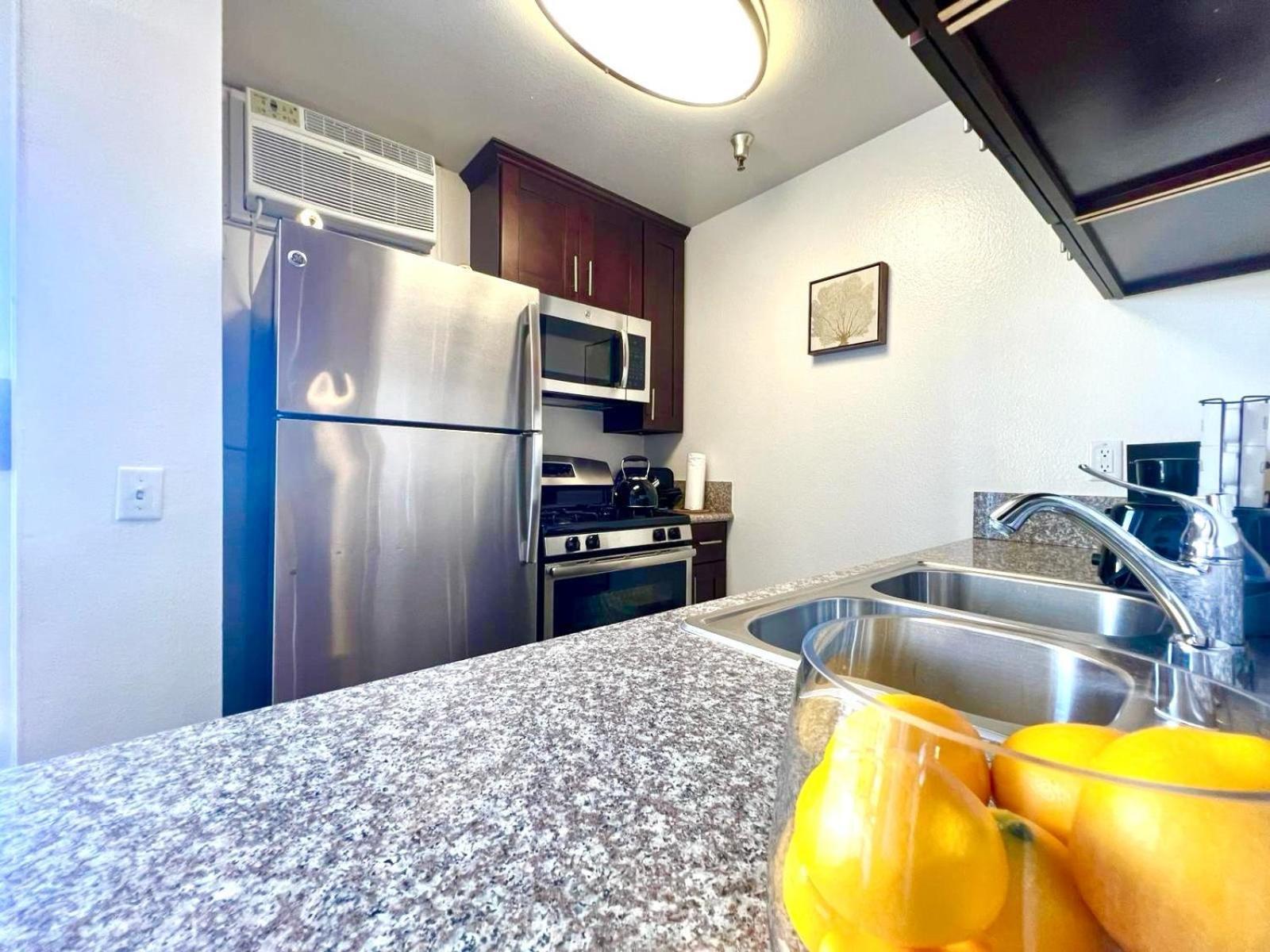 Amazing Universal Studios Loft Free Parking Los Angeles Luaran gambar