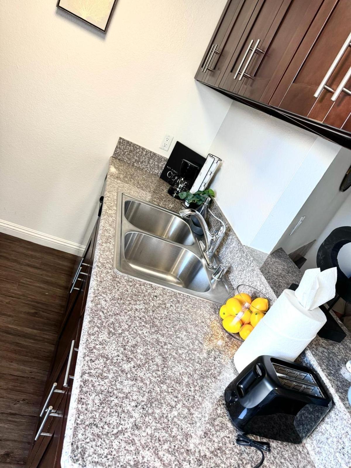 Amazing Universal Studios Loft Free Parking Los Angeles Luaran gambar